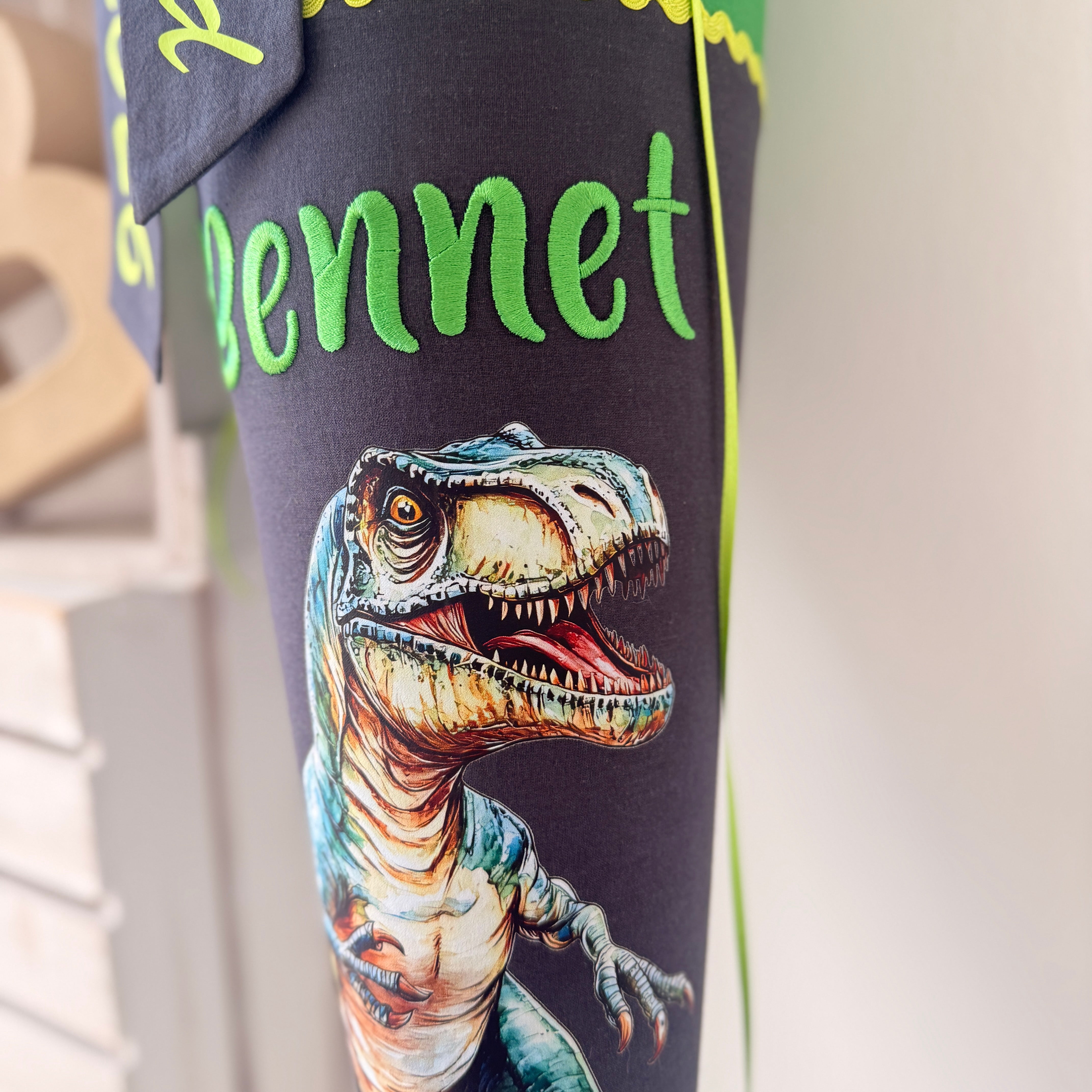 Schultüte Dino T-Rex in grün/anthrazit