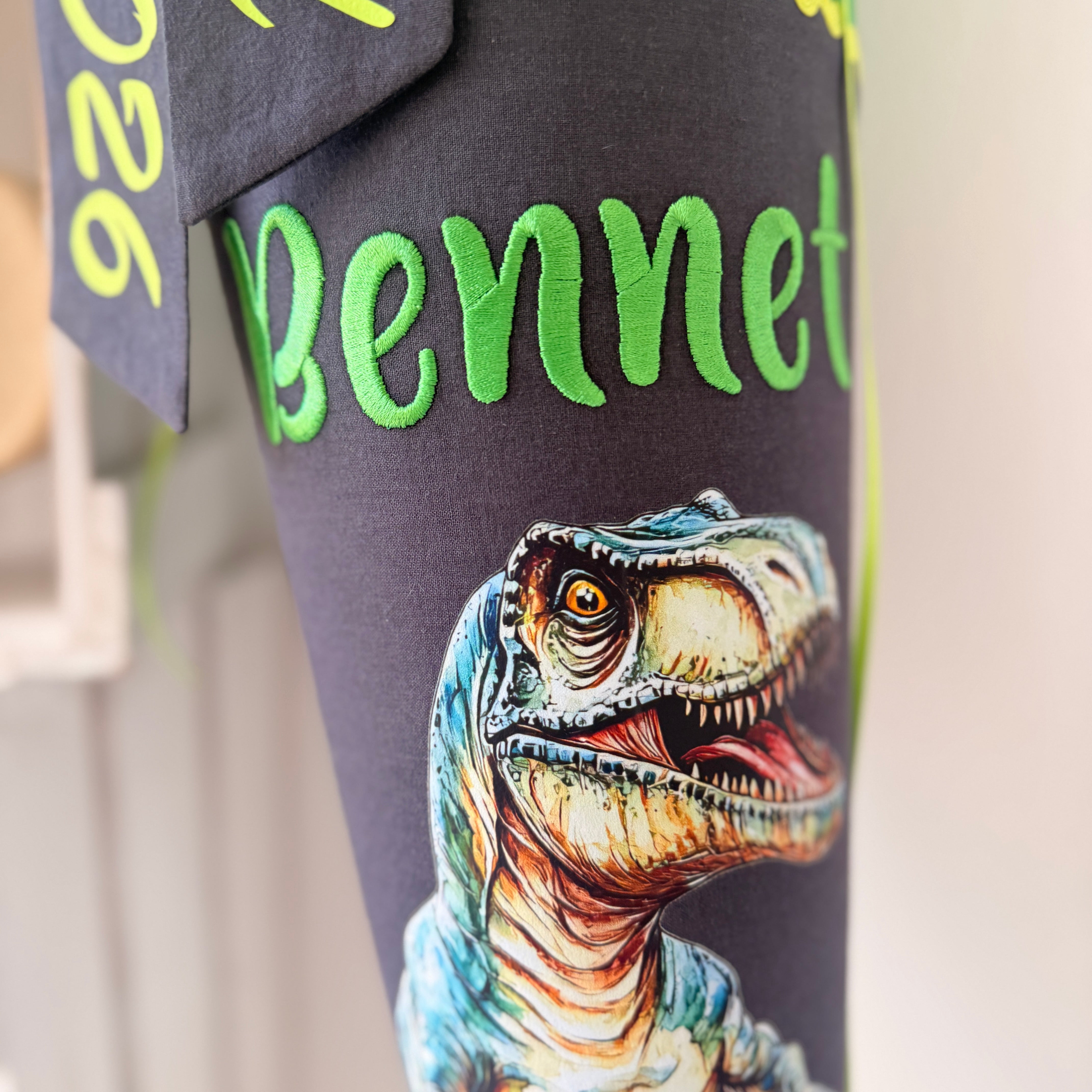 Schultüte Dino T-Rex in grün/anthrazit