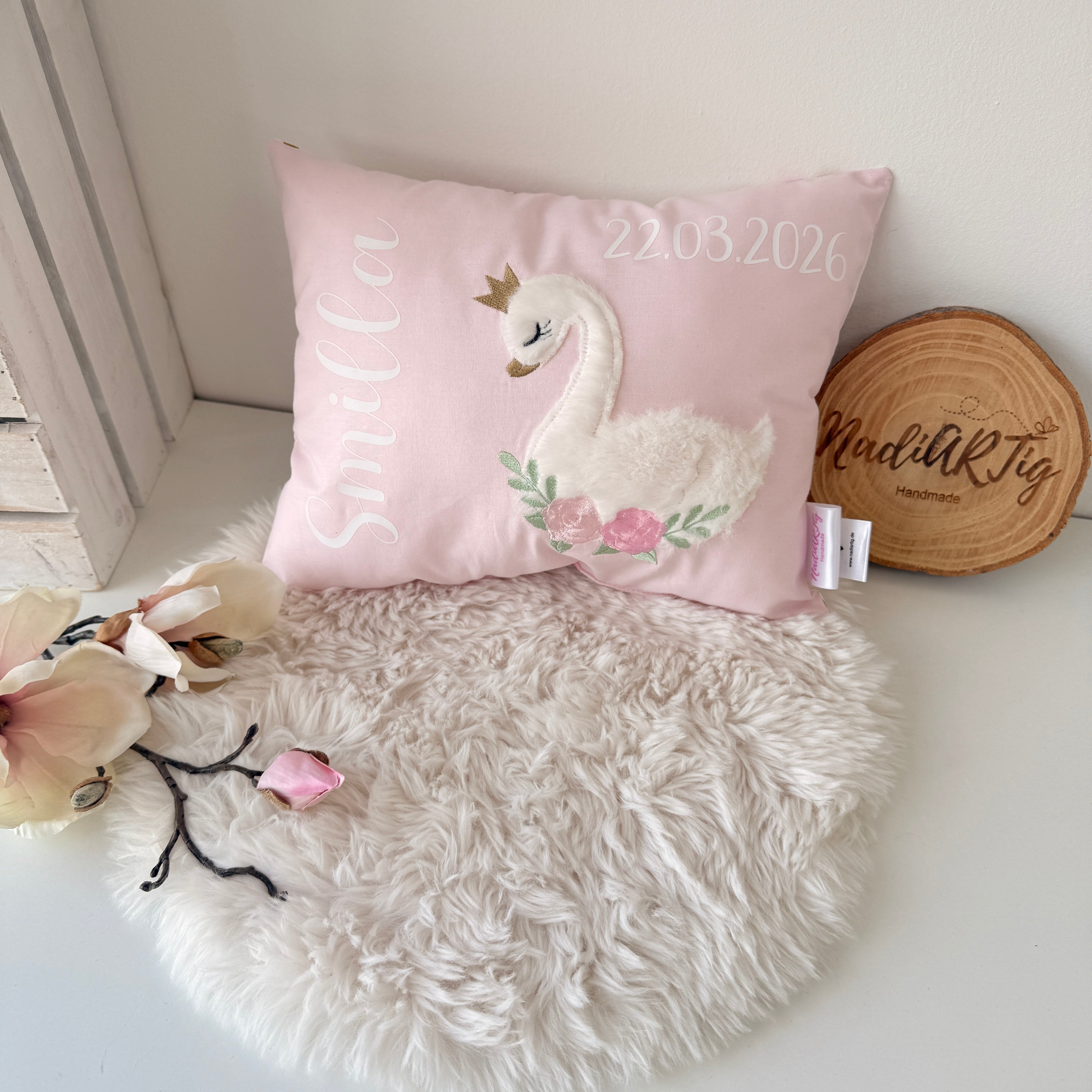 Namenskissen Schwan in rosé