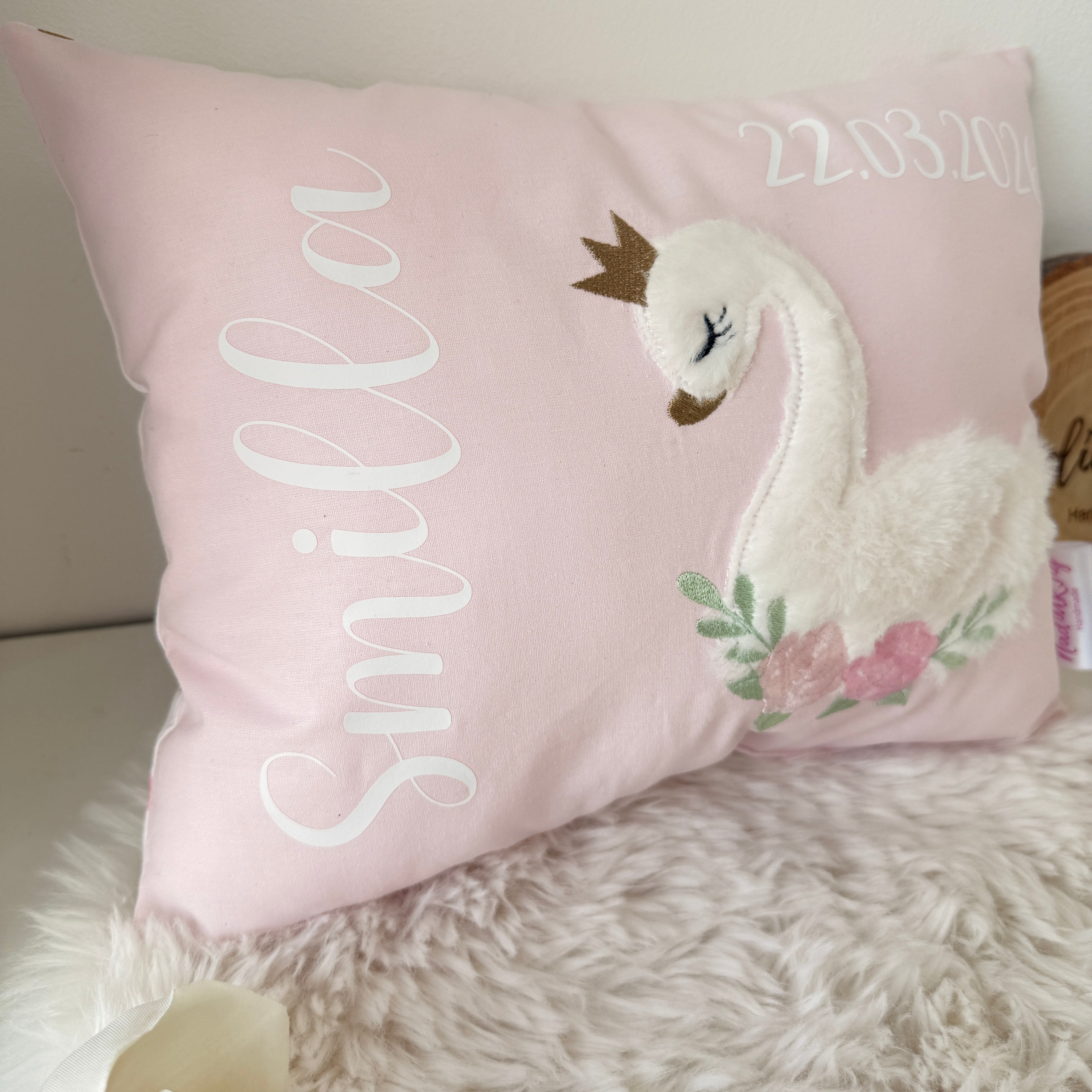 Namenskissen Schwan in rosé