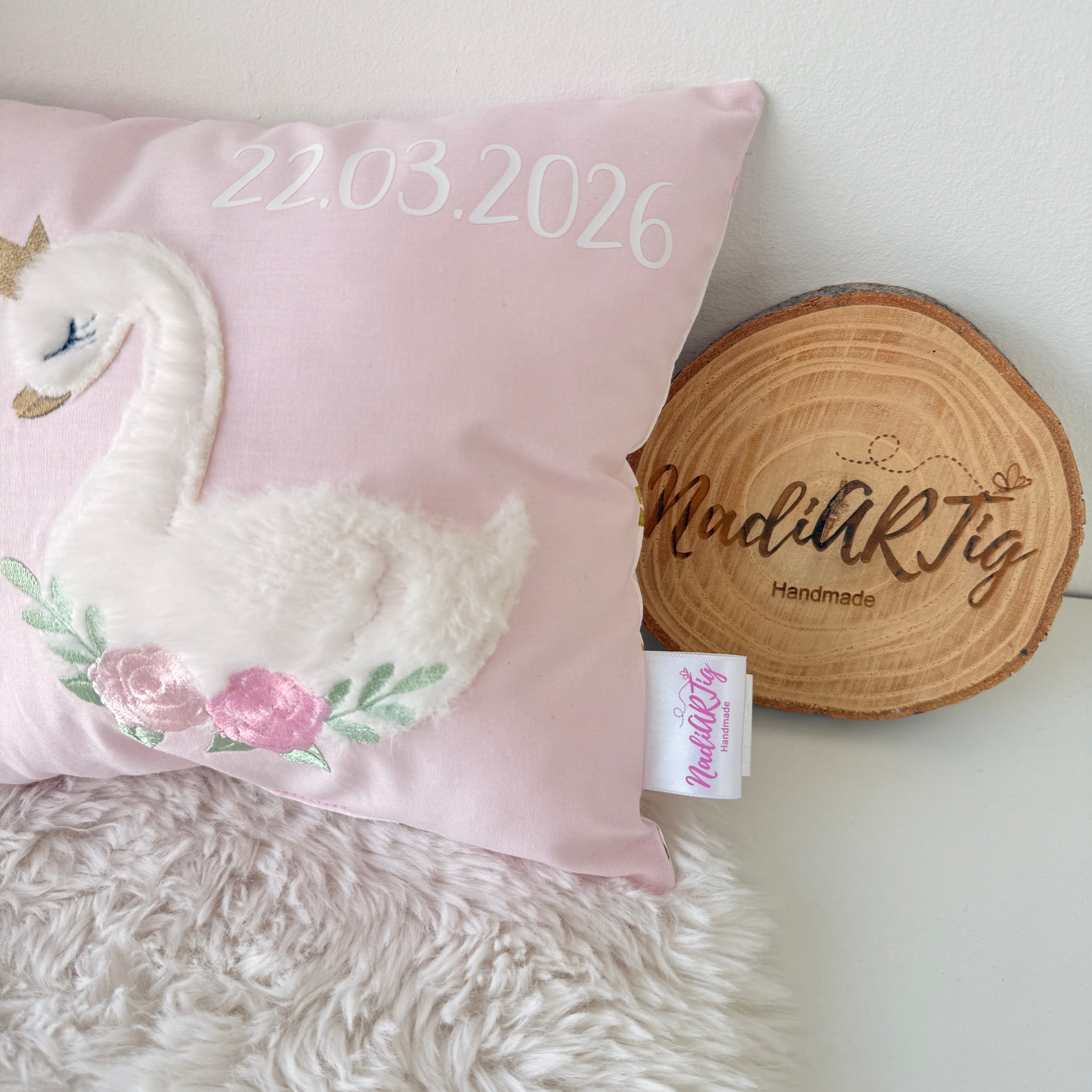 Namenskissen Schwan in rosé