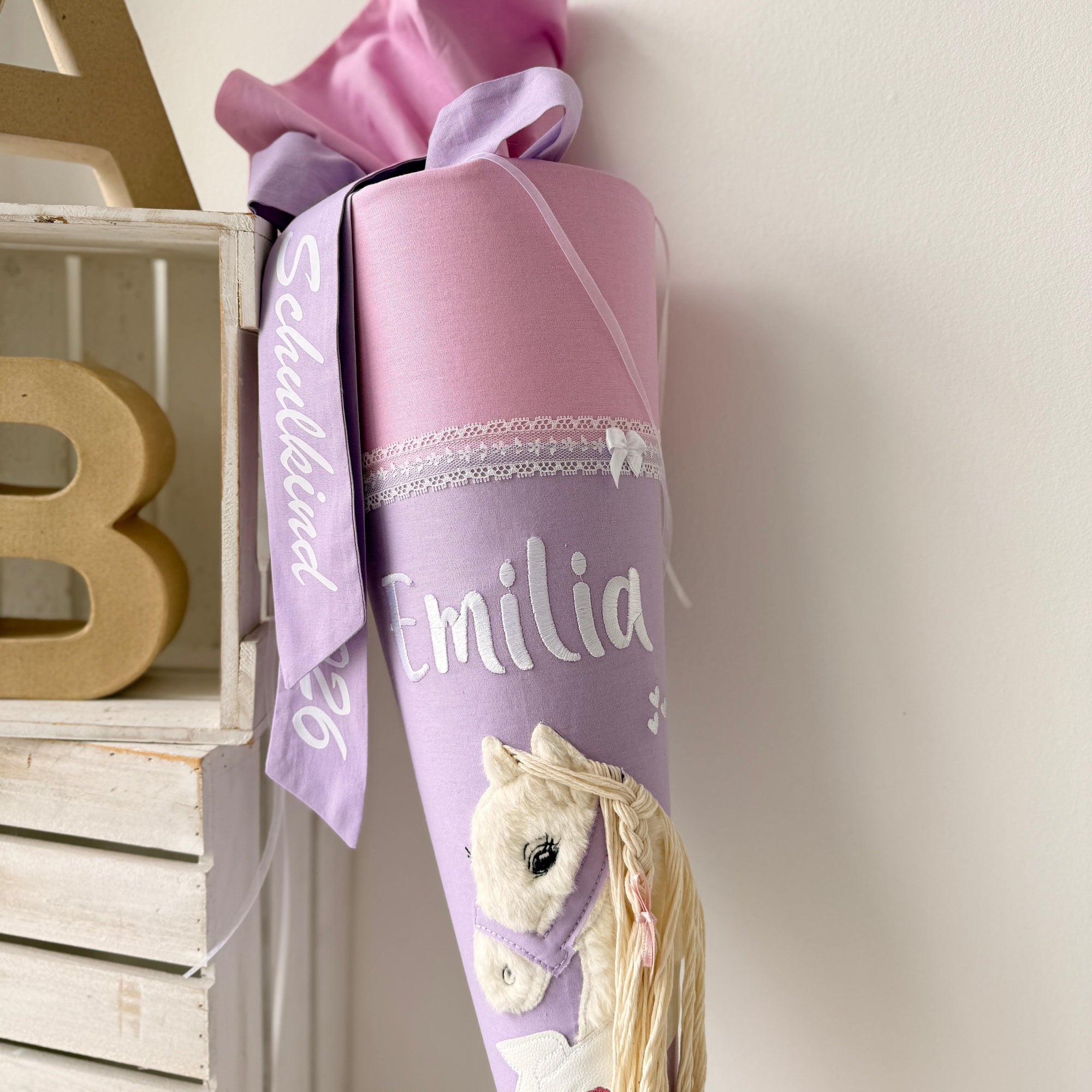 Schultüte weißes Boho-Pony in rosa/flieder