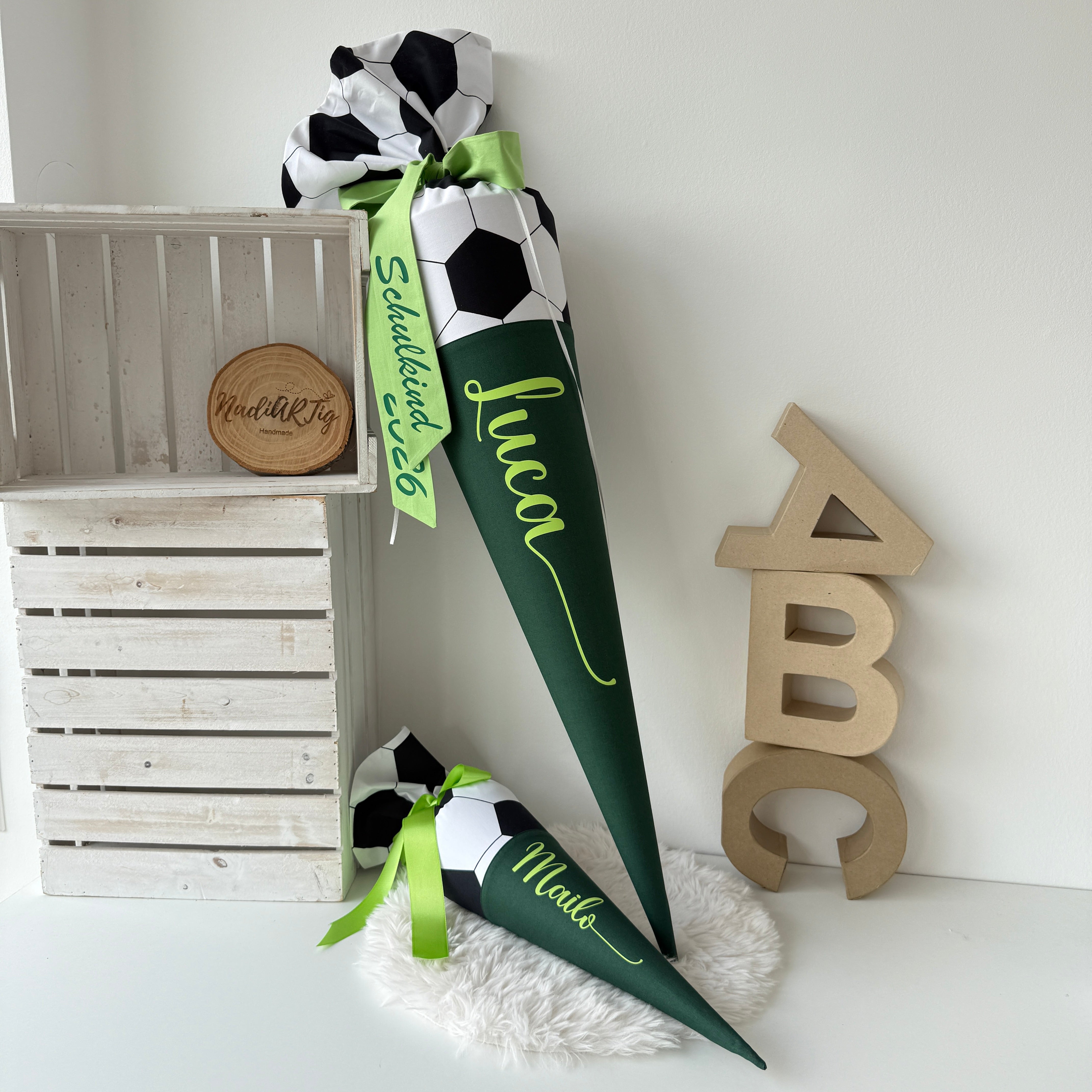 Schultüte mit Namen Fussball/Tannengrün