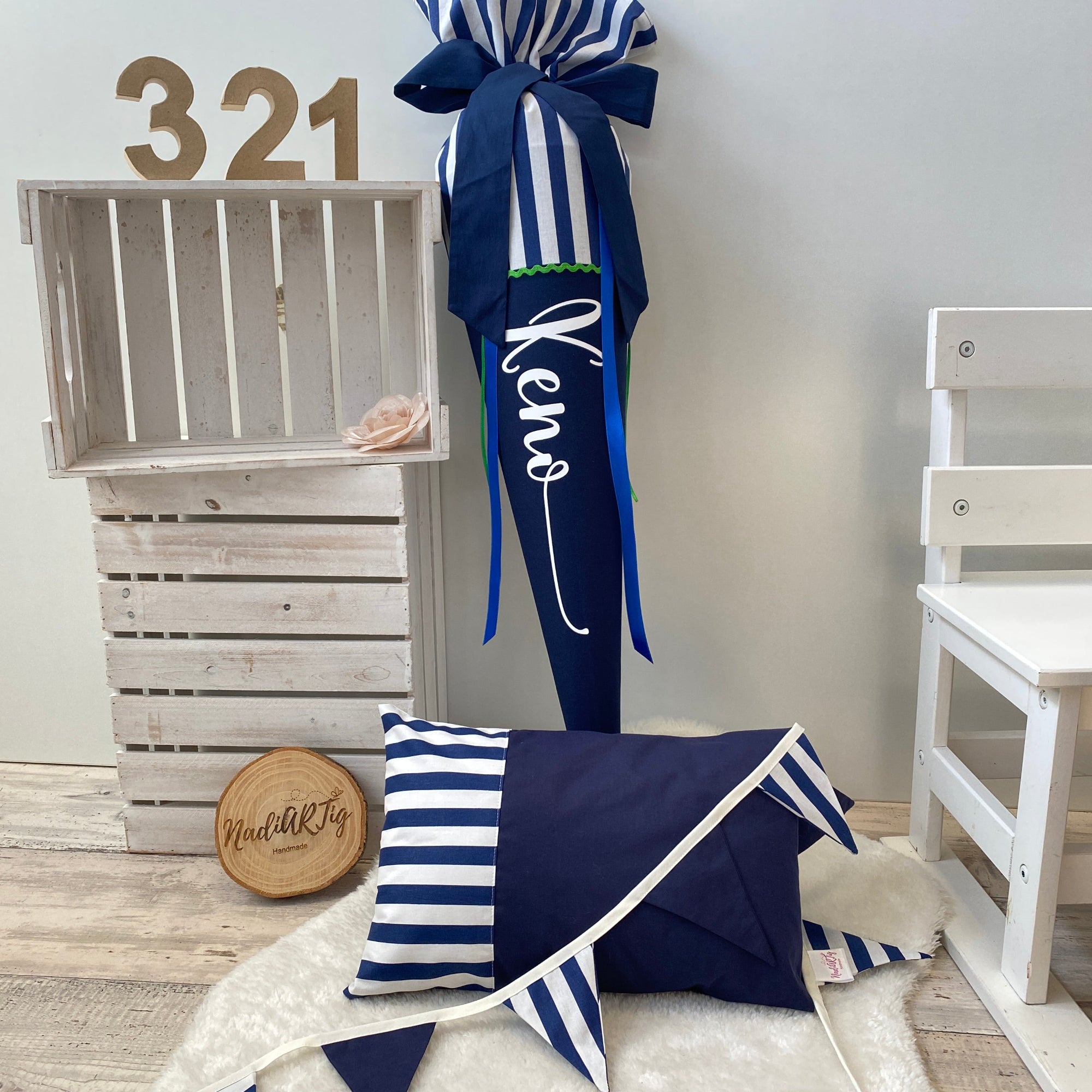 Schultüte mit Namen in blau/gestreift