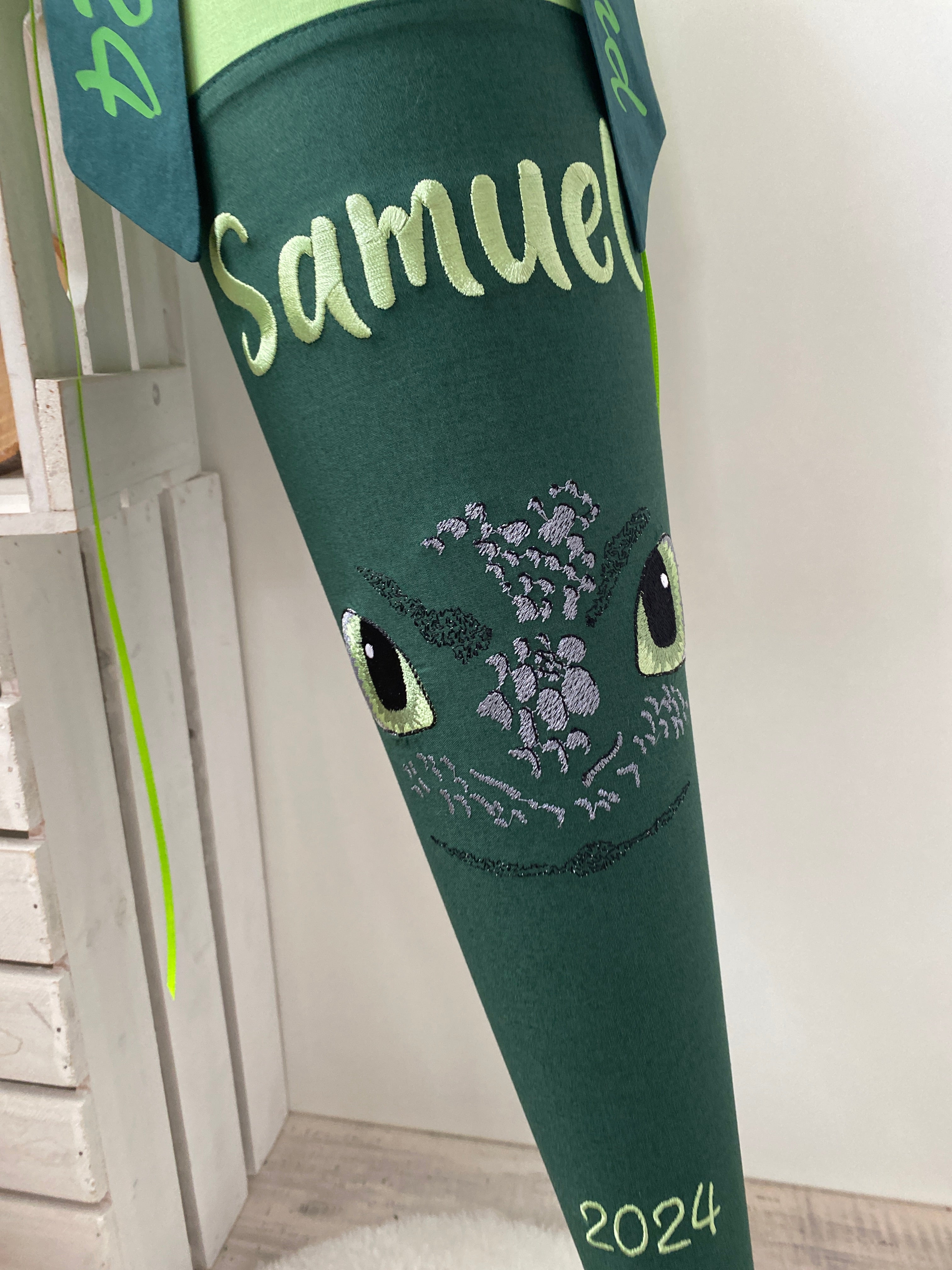 Schultüte Drache in limette/dunkelgrün