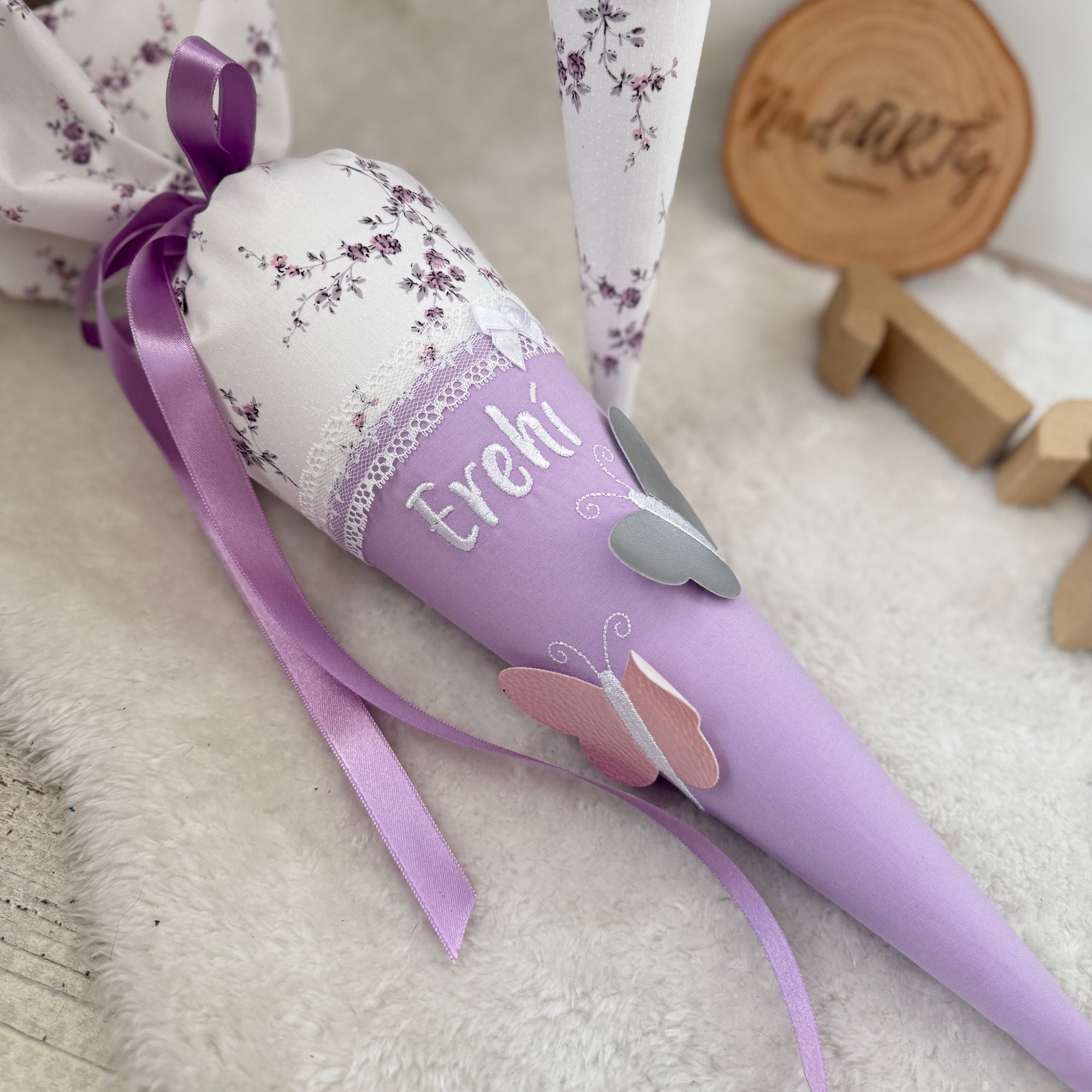 Schultüte Ballerina mit süßen Locken (flieder/Blüten)