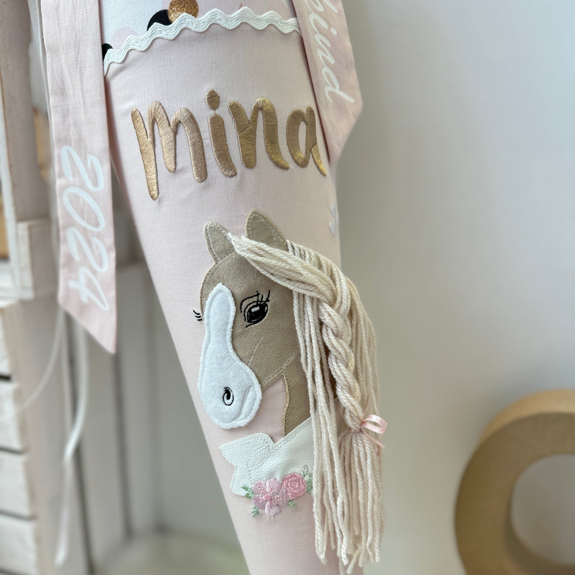 Schultüte Pferd mit Banner goldene Dots/Puderrosé