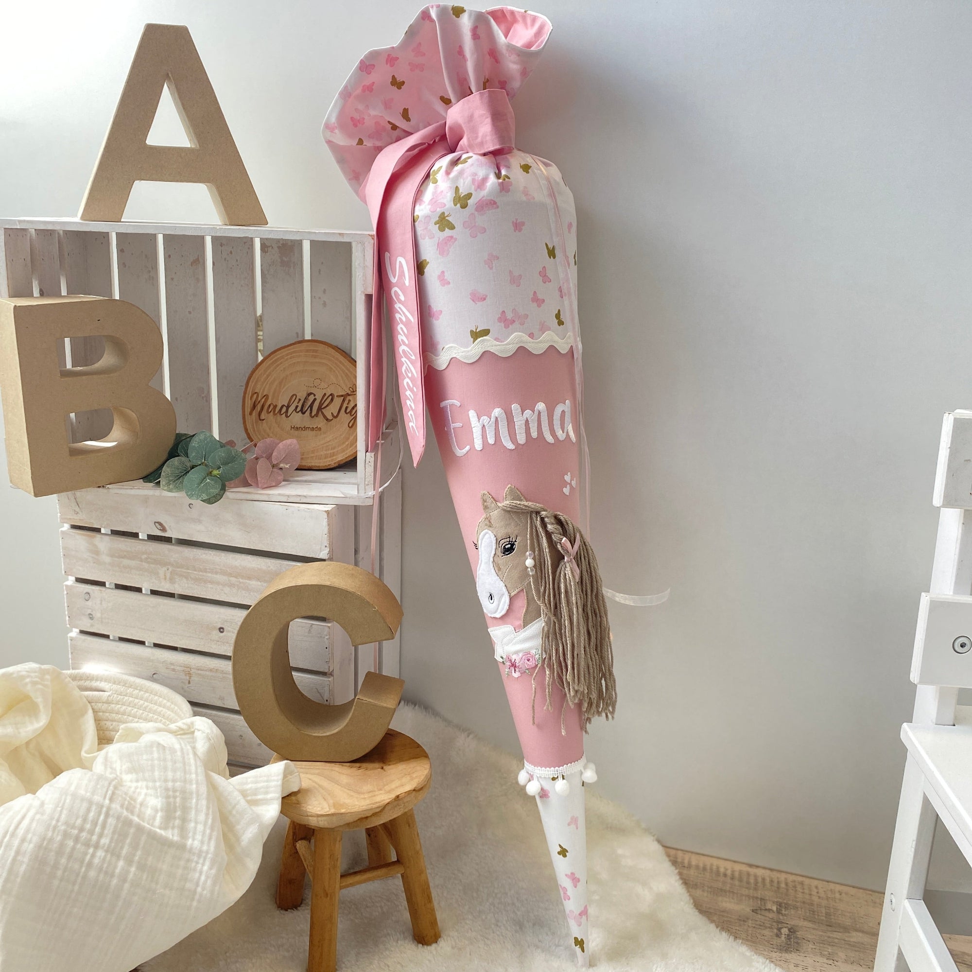 Schultüte Pferd mit Banner in altrosa/Schmetterling