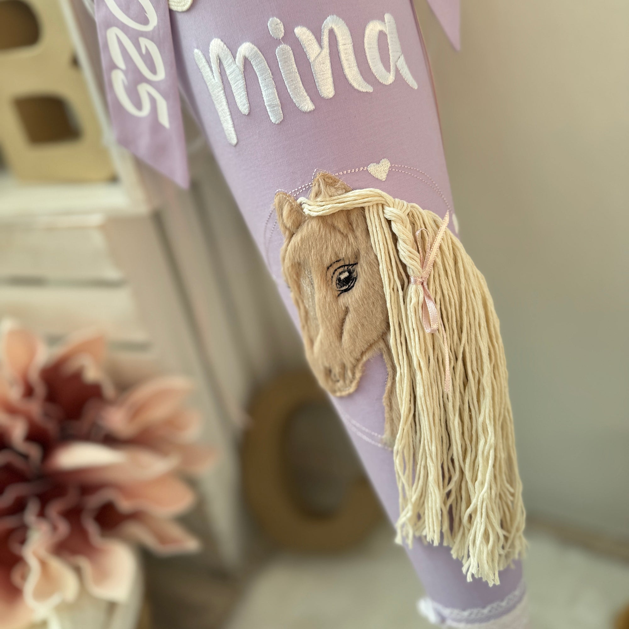 Schultüte Pony im Herzkreis in rosé/flieder