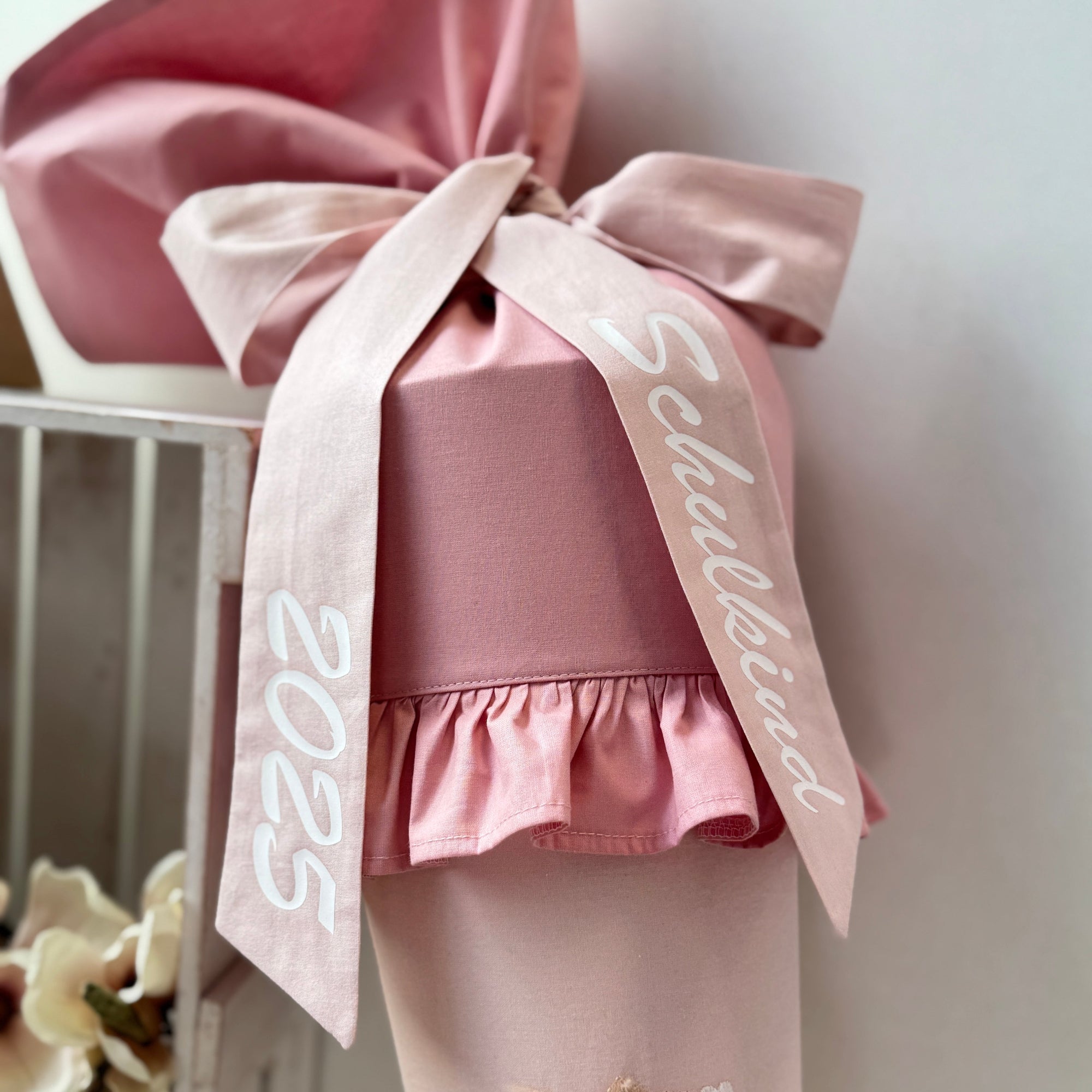 Schultüte Pony mit Rüschen in Puderrosa