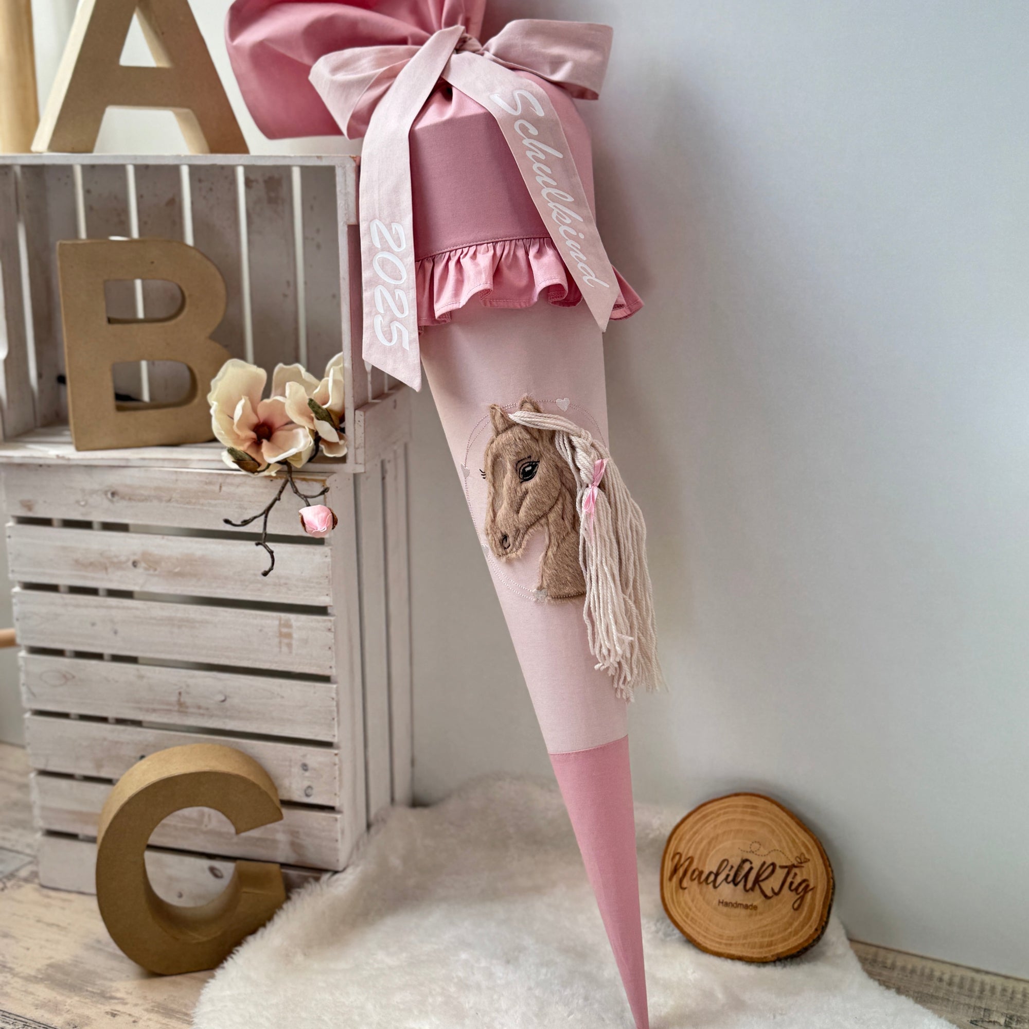 Schultüte Pony mit Rüschen in Puderrosa