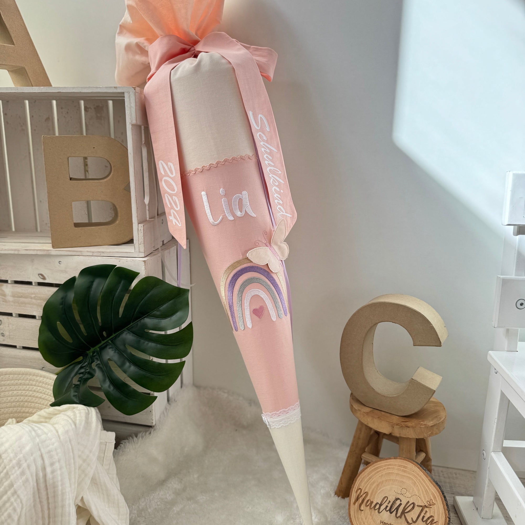 Schultüte Regenbogen & Schmetterling in Cremebeige/Apricot