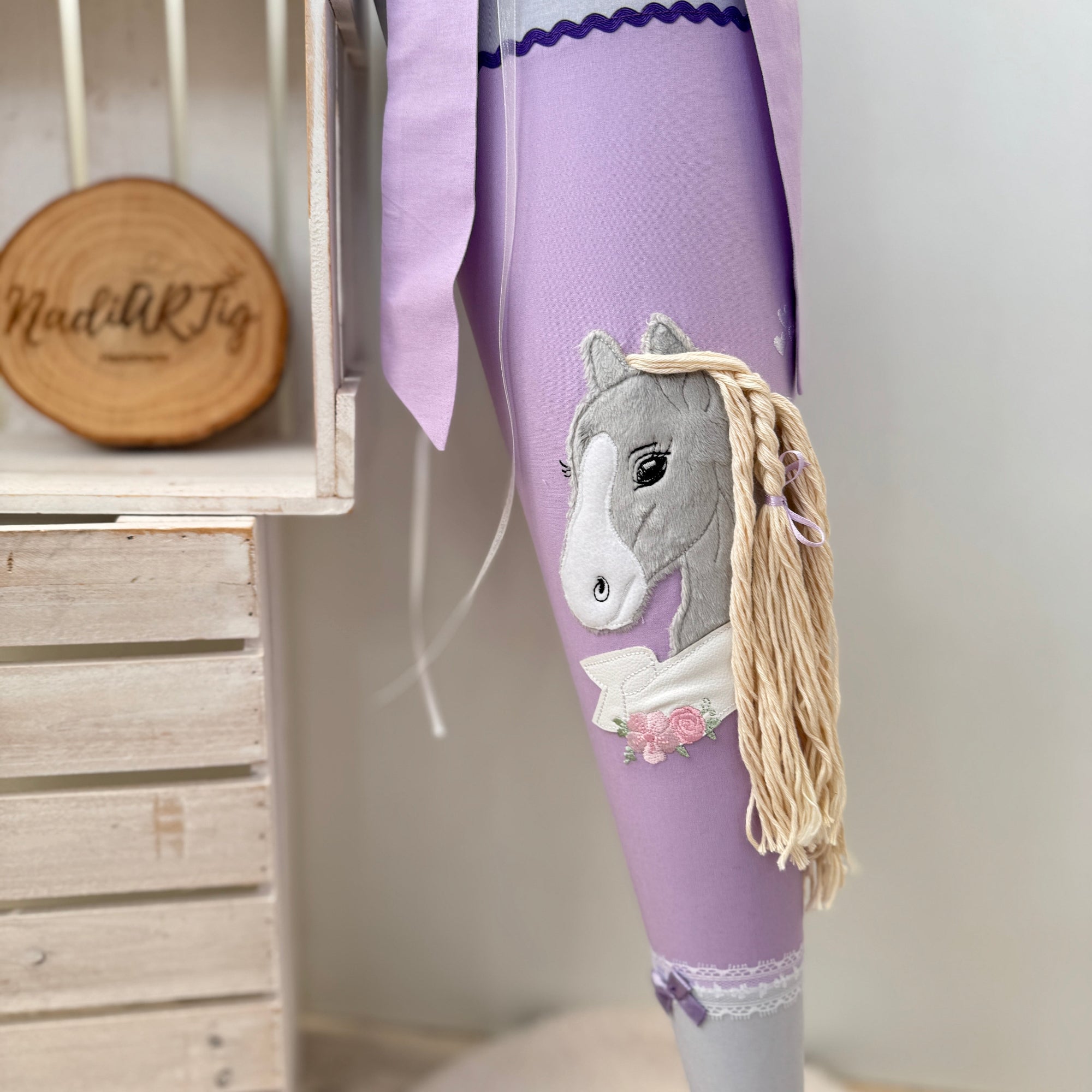 Schultüte Zuckertüte hellgrau flieder lila Pferd mit Wollmähne 