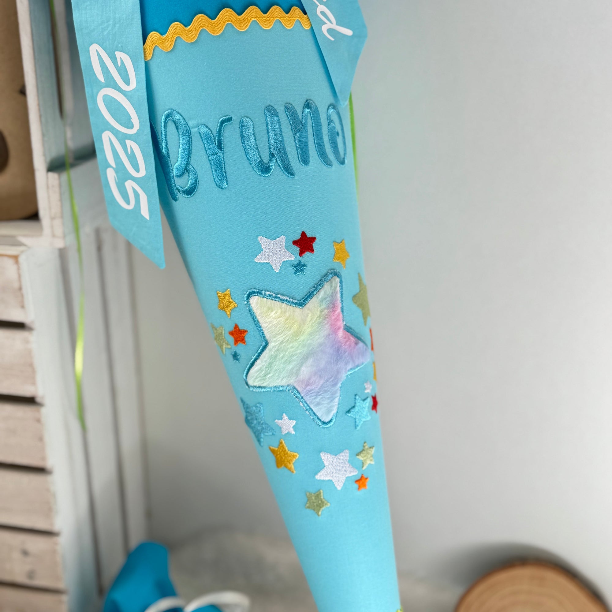 Schultüte fröhlicher Sternenhimmel in türkis