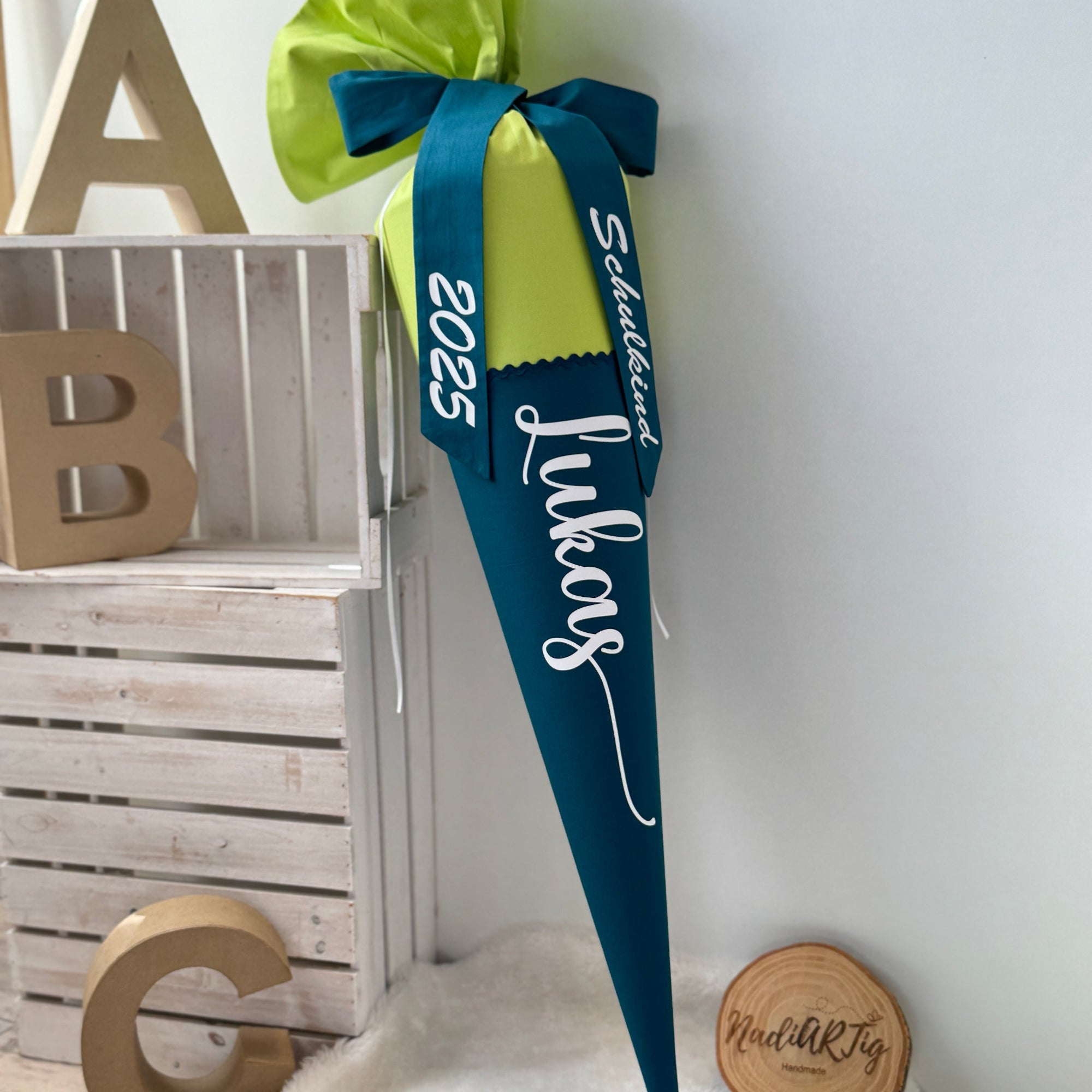 Schultüte mit Namen in hellgrün/petrol