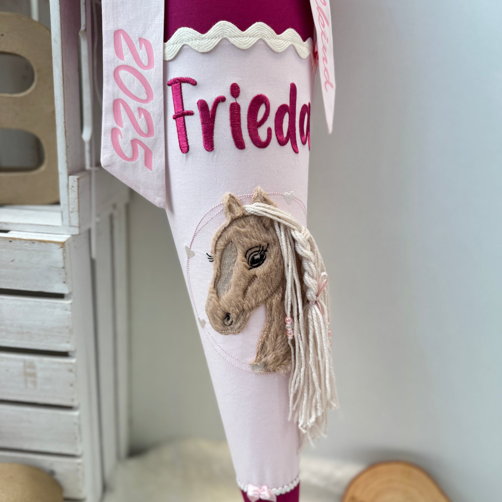 Schultuete Pony in dunkle Beere-rosa