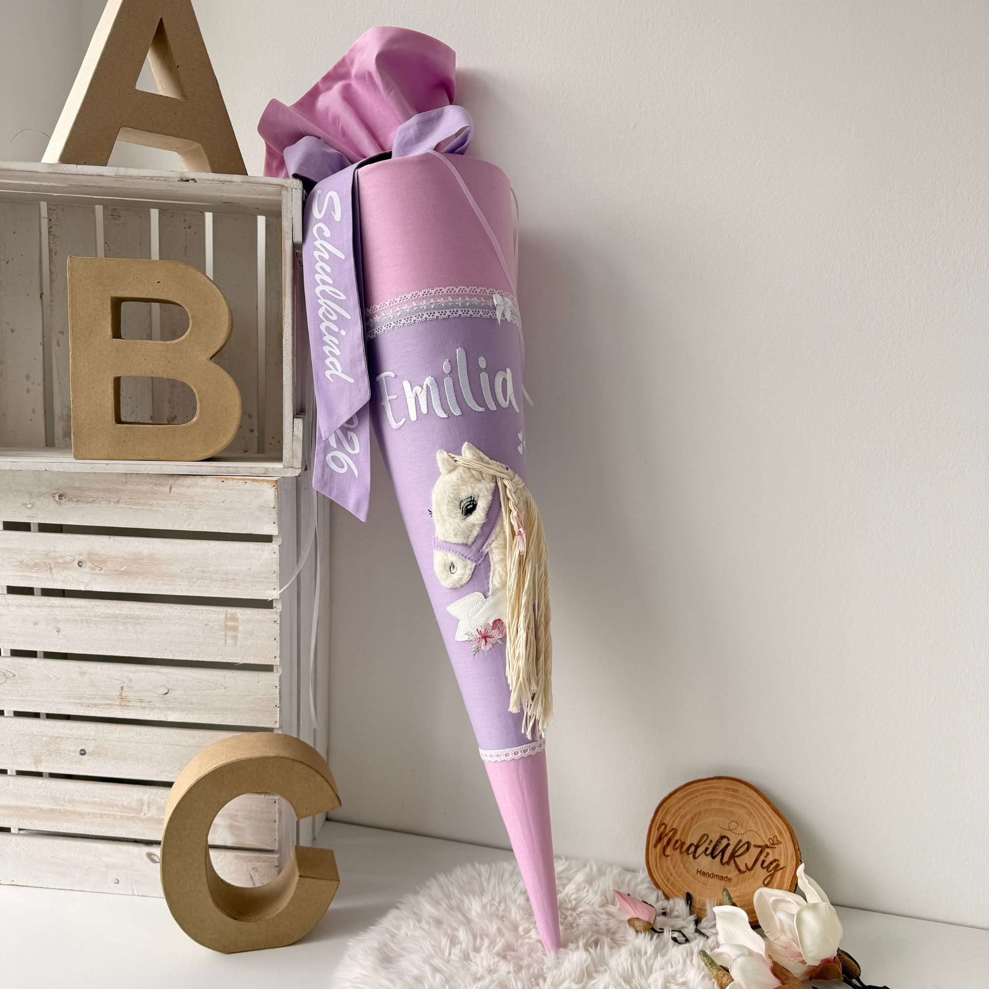 Schultüte weißes Boho-Pony in rosa/flieder