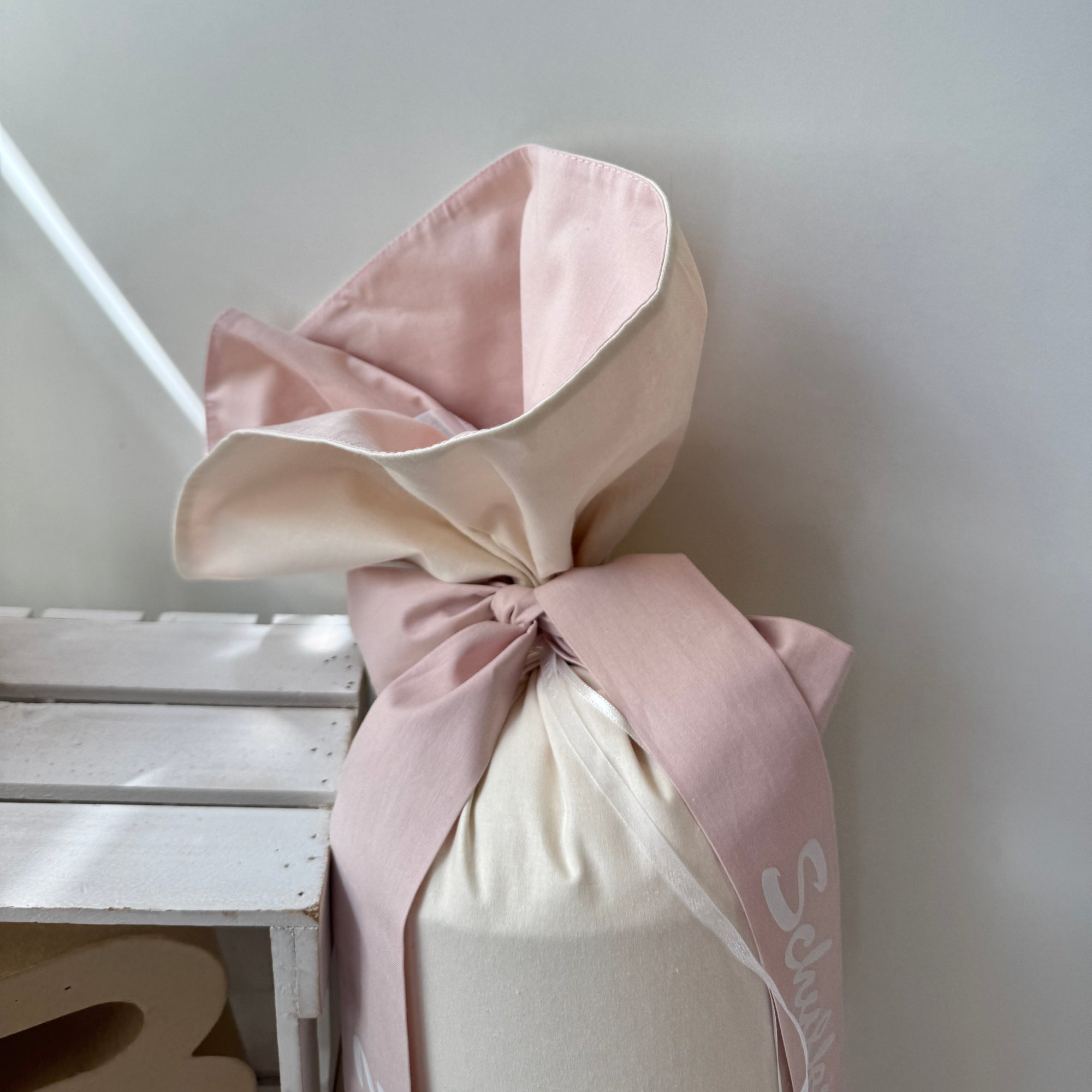 elegante Schultüte mit Schwan in creme/gold/puder